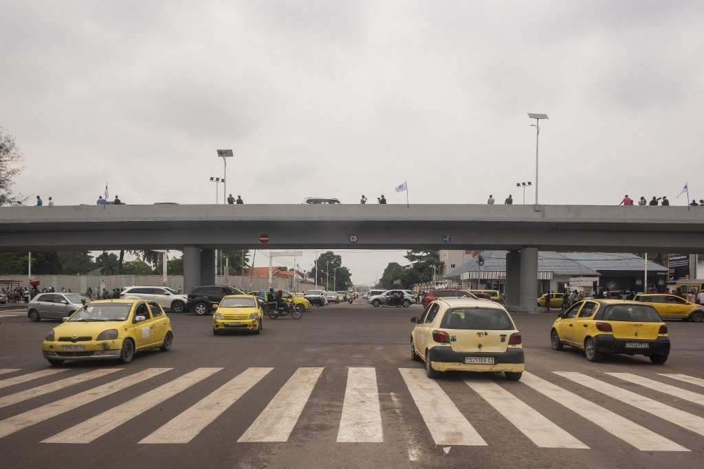 La locura por las drogas en los escapes de automóviles alarma a la capital del Congo