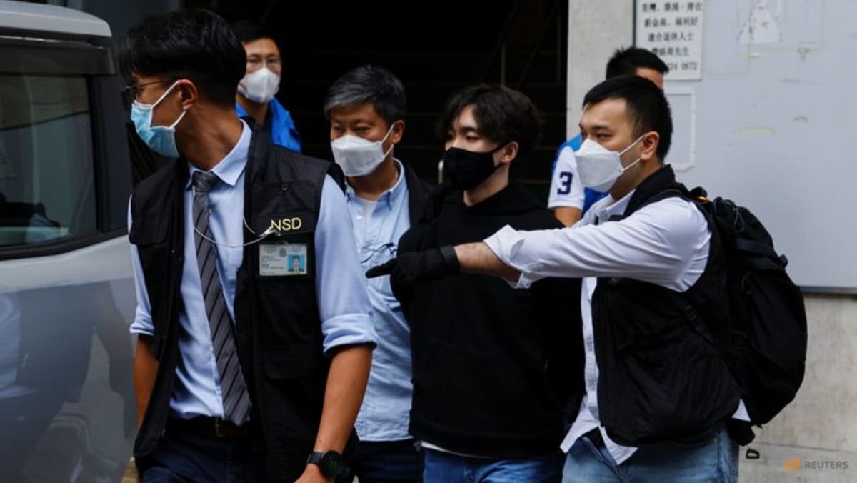 La policía de Hong Kong arresta a tres miembros del grupo de apoyo a los prisioneros estudiantiles
