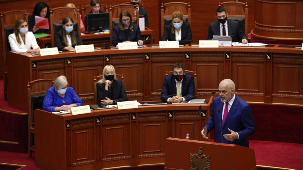 Las mujeres dominan la mesa principal del nuevo gobierno de Albania