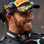 Lewis Hamilton cree que su rival Max Verstappen puede estar soportando la presión en la carrera por el título