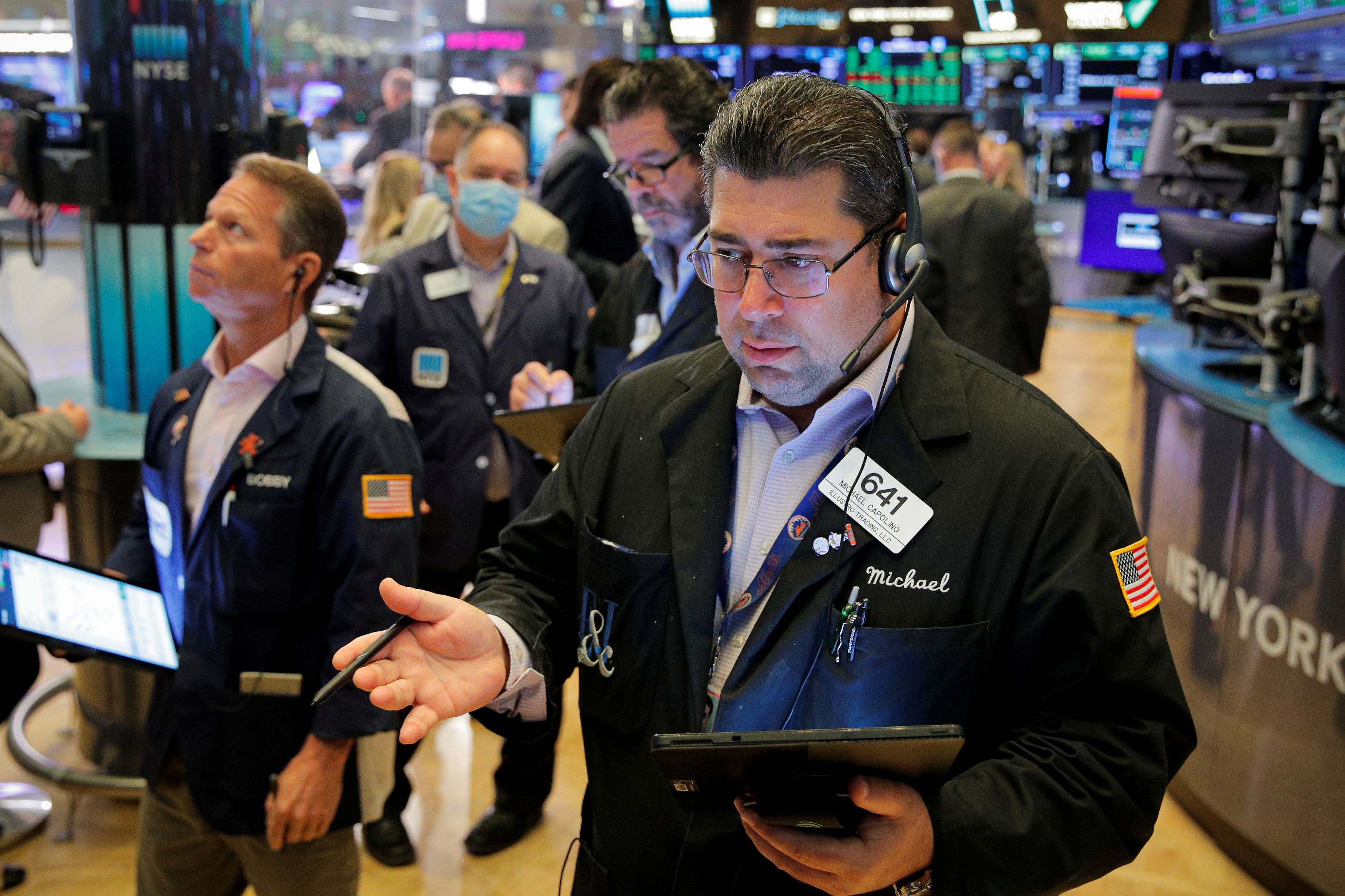Los futuros del Dow suben 200 puntos tras la liquidación provocada por el primer caso omicron en EE. UU.