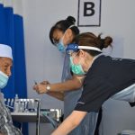 Los líderes de la salud de Malasia, los ancianos recibirán vacunas de refuerzo de COVID-19 una vez que el 80% de los adultos estén vacunados
