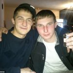 Oleg Sviridov (izquierda) y Vyacheslav (derecha) eran amigos y Vyacheslav dijo que descubrió pruebas de los presuntos crímenes de su amigo mientras bebían juntos.