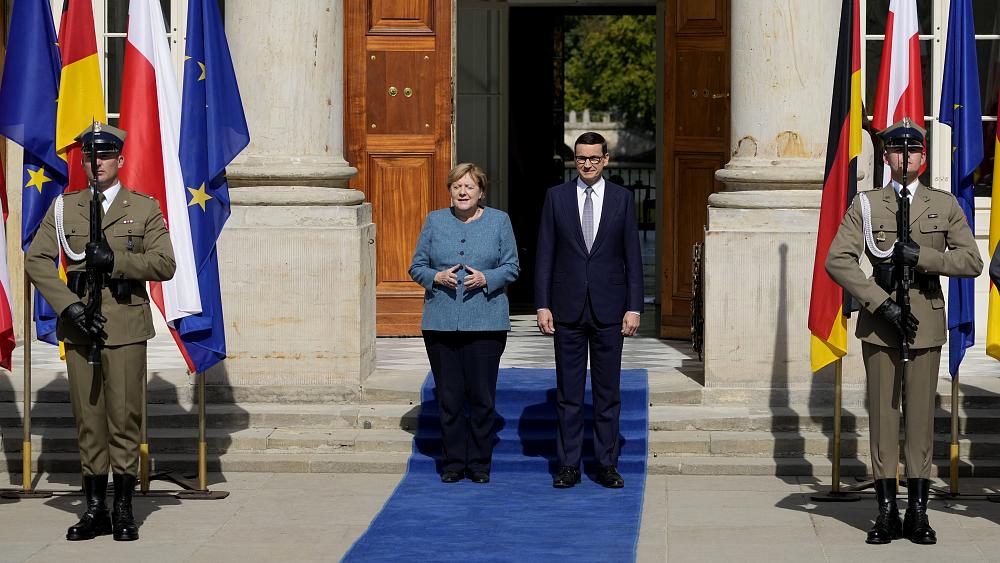 Merkel de Alemania realiza visita de despedida a Varsovia