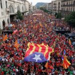 Miles de catalanes se movilizan por la independencia en Barcelona