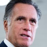 Mitt Romney critica la reunión de Tucker Carlson con el hombre fuerte de Hungría Viktor Orban