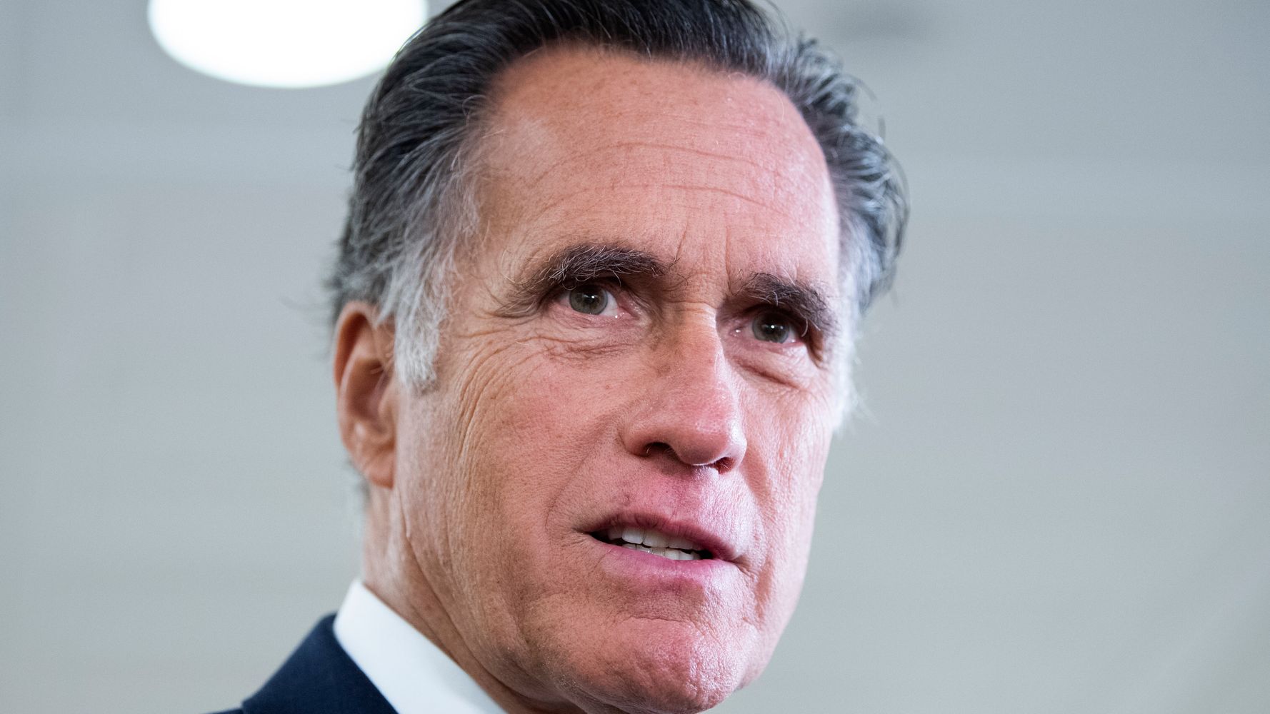 Mitt Romney critica la reunión de Tucker Carlson con el hombre fuerte de Hungría Viktor Orban