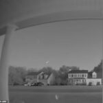 Una bola de fuego que voló a través del cielo de Carolina del Norte la semana pasada a 40 veces la velocidad del sonido fue capturada por una cámara de timbre.