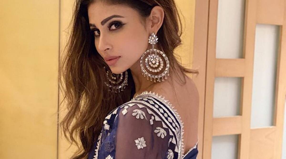  Mouni Roy deslumbra con este conjunto azul de sharara;  ver fotos
