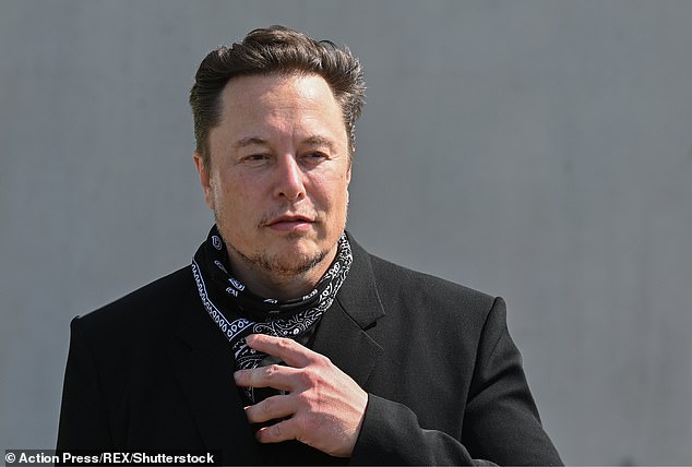 Elon Musk (en la foto) se burló de Jeff Bezos en la Conferencia del Código 2021 el martes en medio de una disputa legal sobre los planes para la red de satélites Starlink de SpaceX y un acuerdo con la NASA. [File photo]