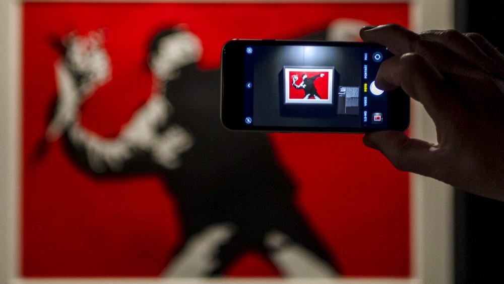 Obras icónicas de Banksy en exhibición en museo ruso