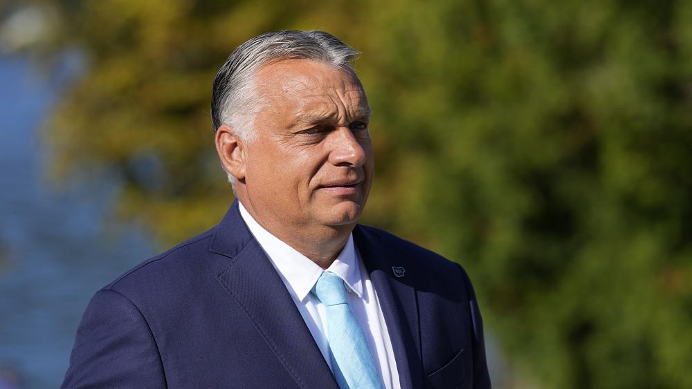 Orban de Hungría acusa a la UE de bloquear el plan de recuperación por disputa LGBT