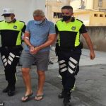El detective Christopher Browning, de 60 años, (en la foto fuera del tribunal) fue arrestado en las primeras horas del 2 de septiembre después de la colisión cerca de Esentepe, una aldea en el norte de Chipre.