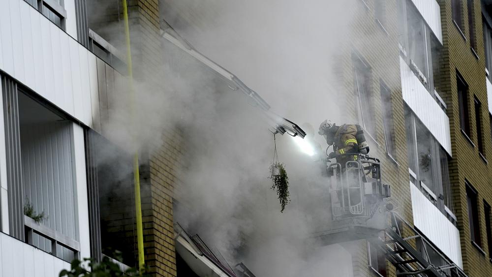 Policía investiga explosión en edificio de apartamentos en Suecia