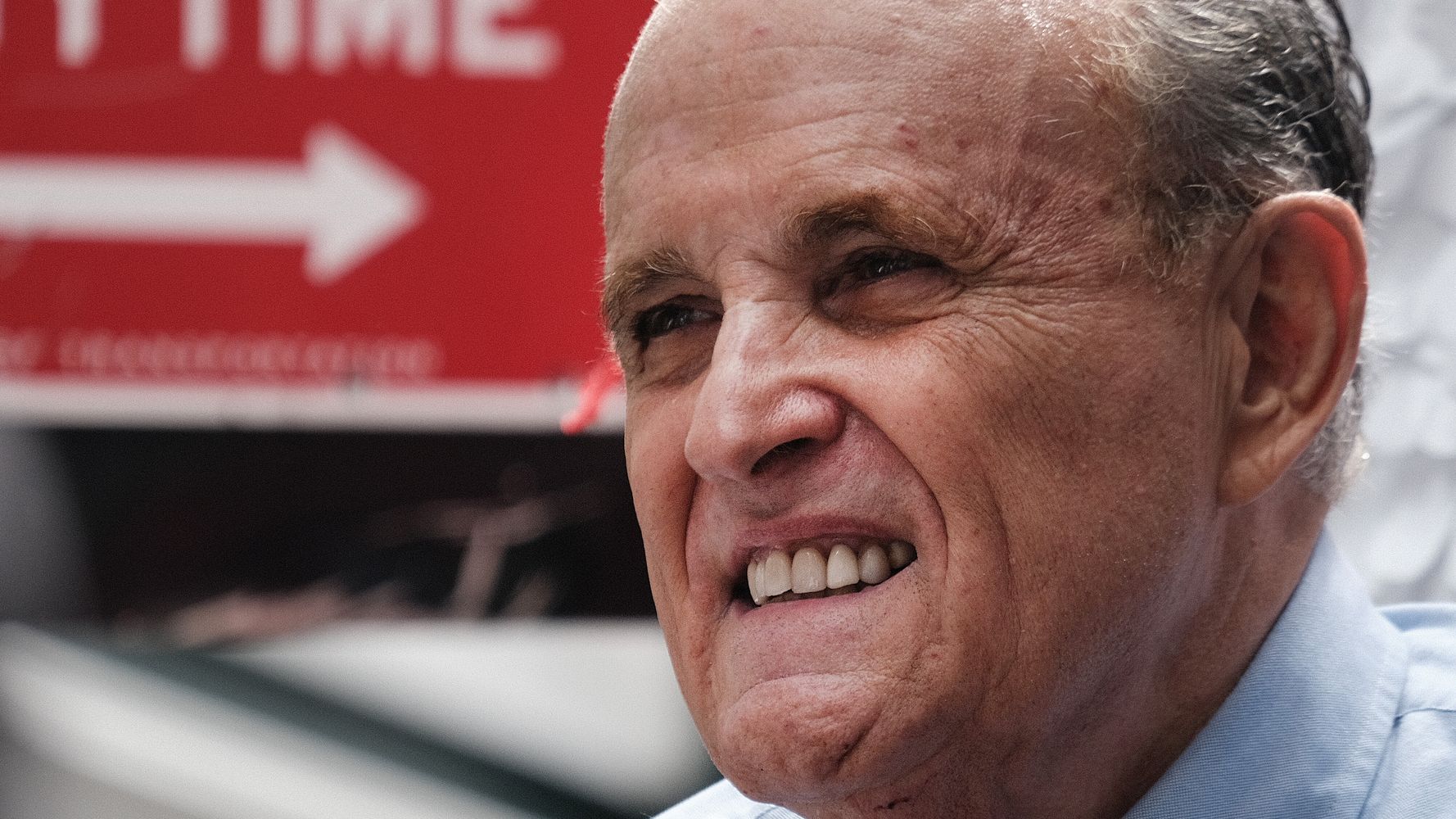 Rudy Giuliani está indignado por la decisión de Fox News de prohibirlo
