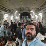'Solo papás llegando a todo el mundo': cómo un intérprete afgano y su familia escaparon de los talibanes en Kabul