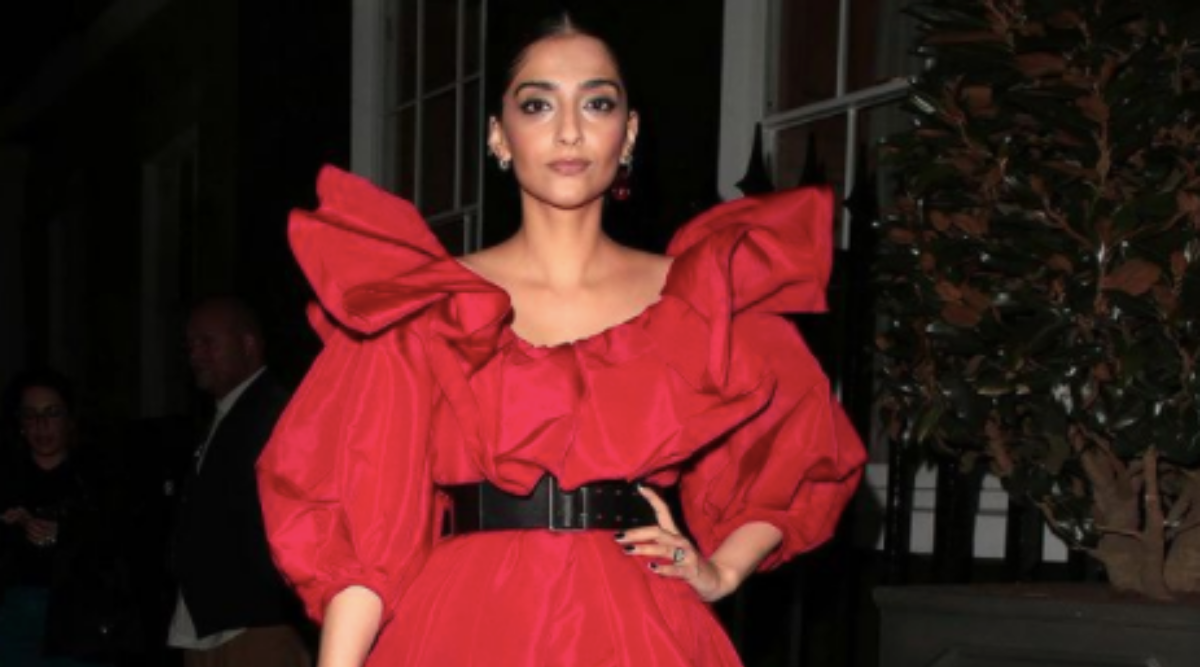 Sonam Kapoor sorprende con el vestido de Alexander McQueen, pero el maquillaje decepciona