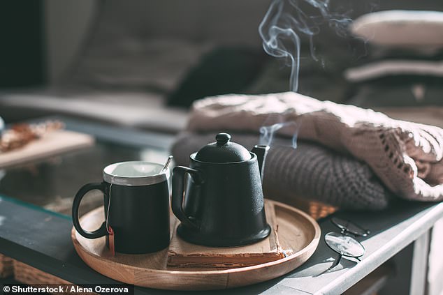 Definitivamente es hora de calentar la tetera, ya que se ha descubierto que beber una taza de té aumenta la capacidad intelectual y mejora el rendimiento en tareas creativas (imagen de archivo)