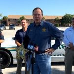 El alguacil del condado de Polk, Grady Judd, anunció el domingo que tres adultos y un bebé fueron asesinados a tiros en dos casas al norte de Lakeland, Florida, temprano en la mañana.