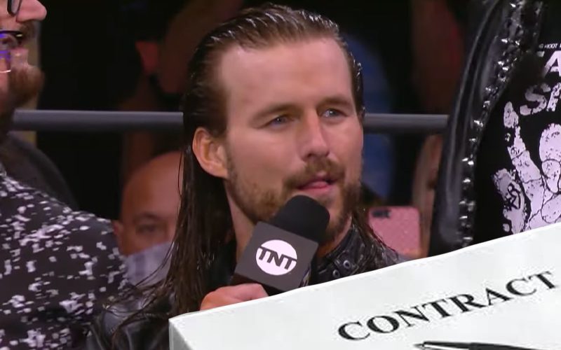 WWE revisó todos los contratos de NXT para evitar otra situación de Adam Cole
