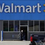 Walmart comenzará a probar un servicio de entrega de vehículos autónomos este año que permitirá a los clientes realizar pedidos en línea y recibir sus comestibles en un automóvil sin conductor.
