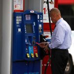Biden tiene pocas opciones para combatir el aumento de los precios de la gasolina a medida que los votantes se preocupan por la inflación