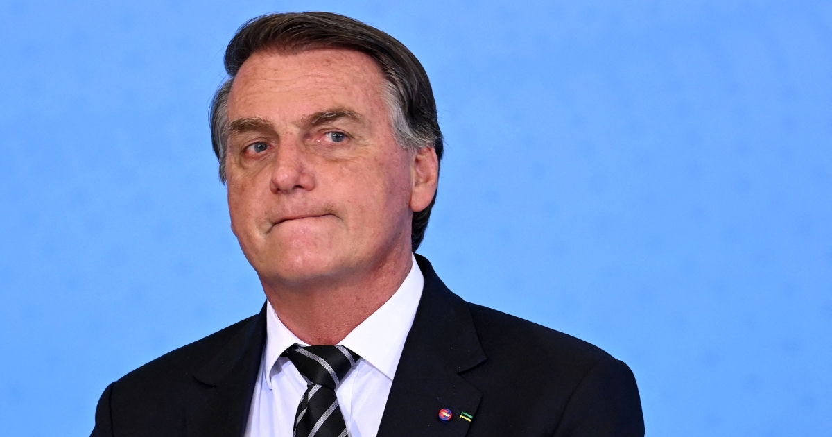 Bolsonaro de Brasil dice que está 'aburrido' con preguntas sobre muertes por COVID