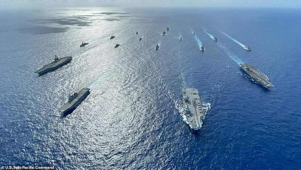 Taiwán advirtió que China estará lista para una invasión a gran escala de la isla para 2025, aumentando aún más las tensiones después de que el portaaviones Queen Elizabeth del Reino Unido lideró un gran ejercicio naval junto con Estados Unidos y Japón en la región el fin de semana.