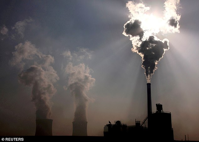 China planea construir nuevas plantas de carbón después de que el país fue golpeado por apagones la semana pasada en una medida que generará alarma antes de la cumbre COP26 a fin de mes (foto de archivo)