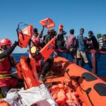 Cuatro muertos y 19 desaparecidos tras el hundimiento de un barco migrante tunecino