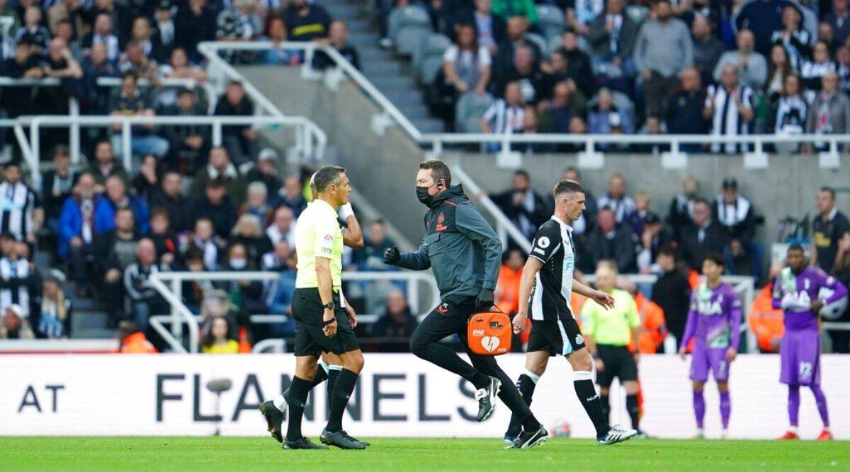 El juego se detuvo en el Newcastle vs Tottenham después de que el fanático colapsara
