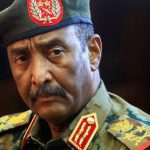 El líder golpista de Sudán, Burhan, promete un nuevo gobierno, dice que está tratando de persuadir al primer ministro para que regrese