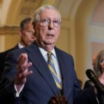 El líder republicano del Senado, McConnell, ofrece una extensión del techo de deuda a corto plazo luego de la presión de Biden