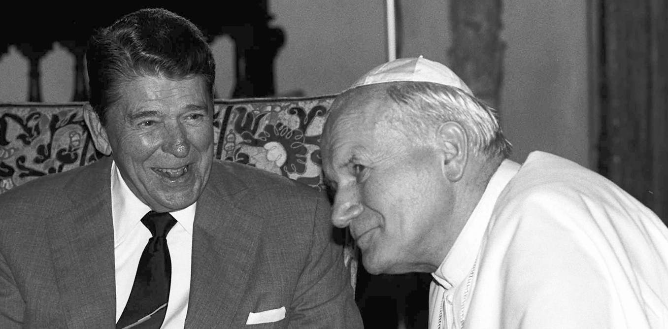 En la visita de Biden al Papa, ¿una página del libro de jugadas de Reagan?