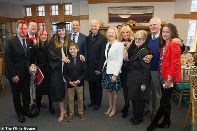 Una foto de la familia Biden de 2016 muestra a Jack Owens (en un círculo), el esposo de la hermana de Joe Biden.