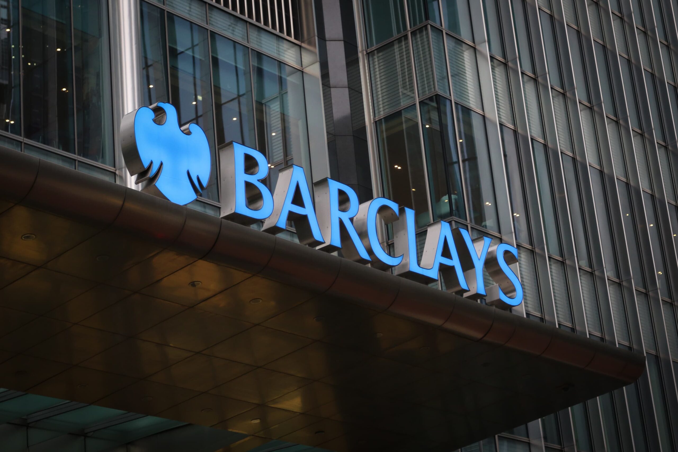 Las ganancias de Barclays reciben un impulso de la negociación, siguiendo el ejemplo de Wall Street