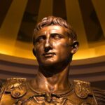 El busto tradicional de César no ha incluido el extraño bulto.  En la imagen, un busto de bronce de Julio César se muestra en el vestíbulo del Caesars Palace en Las Vegas.