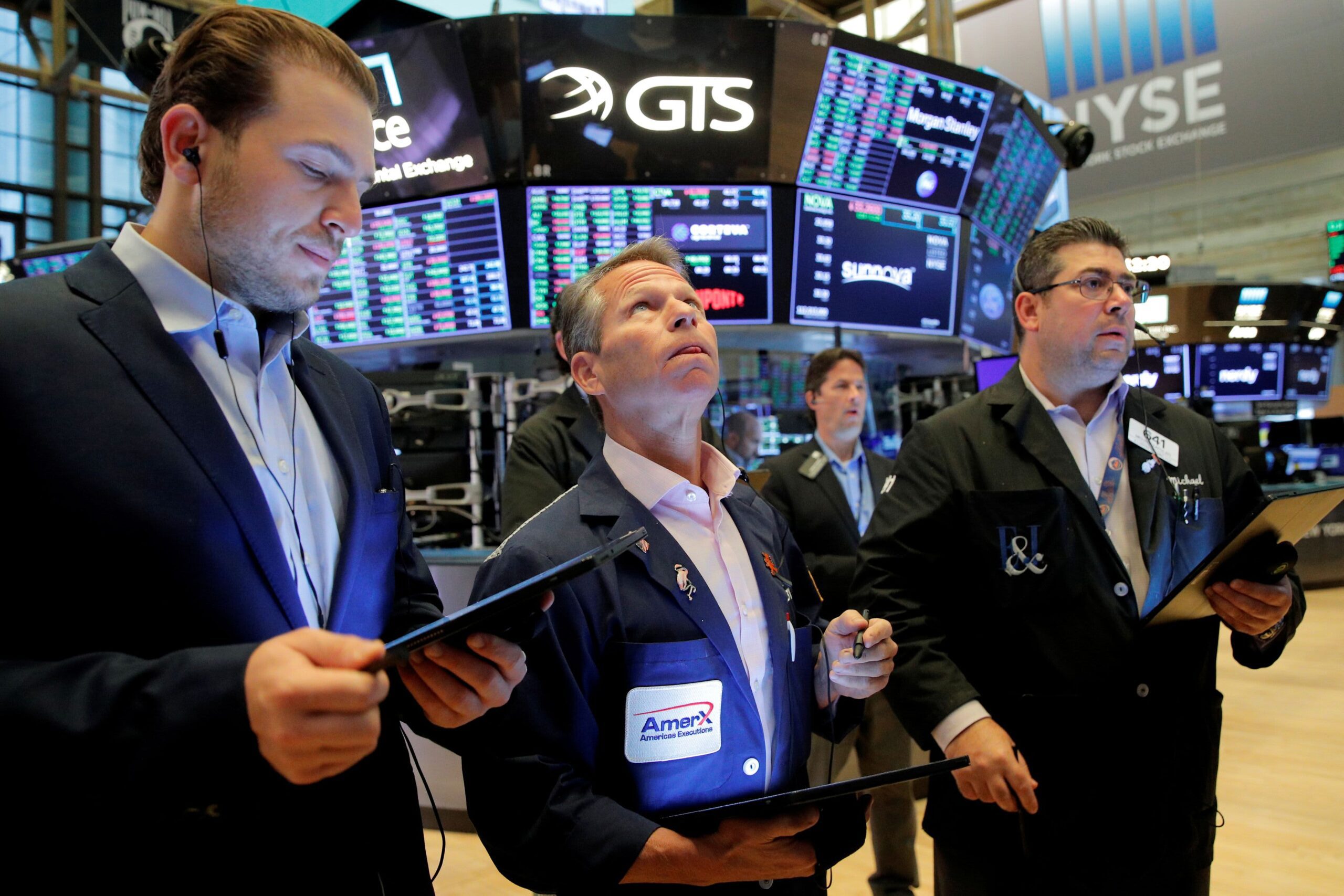 Los futuros de acciones cayeron después de una venta masiva impulsada por la tecnología en Wall Street