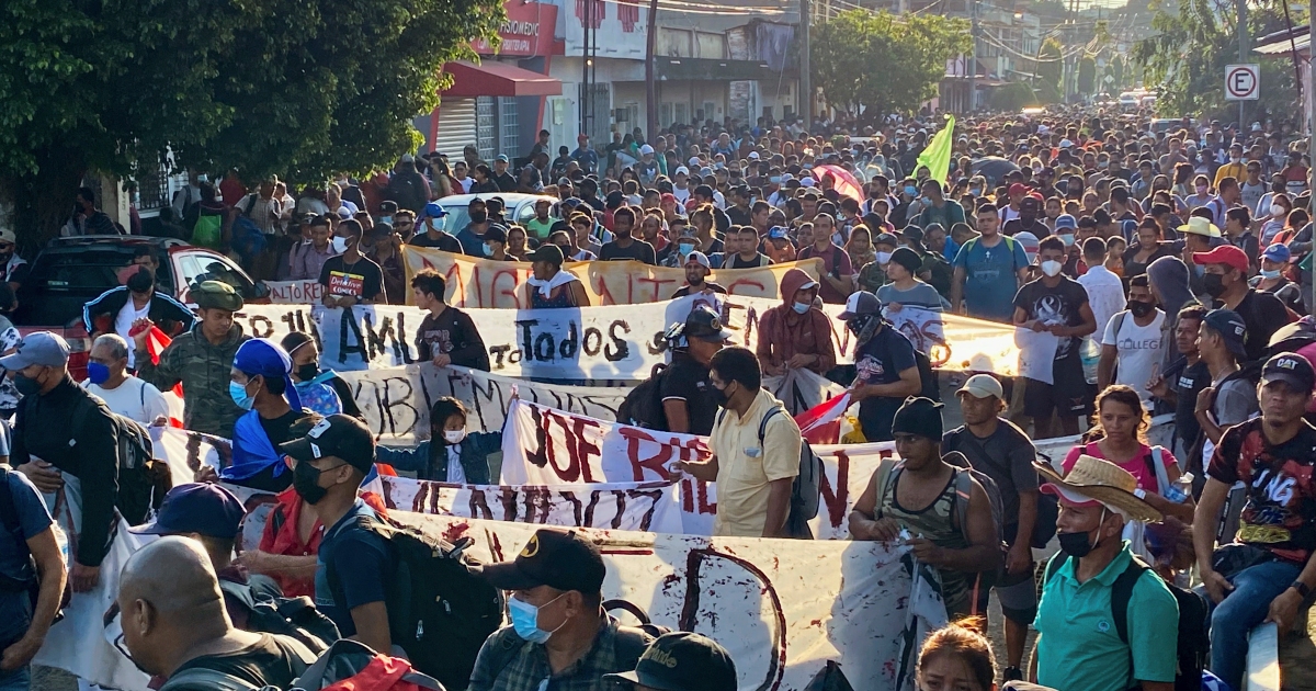 Miles de migrantes partieron de ciudad en el sur de México