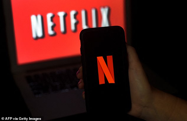 Netflix está caído por miles en todo el mundo, con más de la mitad de los informes que indican problemas con el sitio web del servicio de transmisión.  La interrupción parece haber ocurrido alrededor de las 3 p.m. ET en los EE. UU., Junto con otros países como China, Canadá y muchos en Europa.