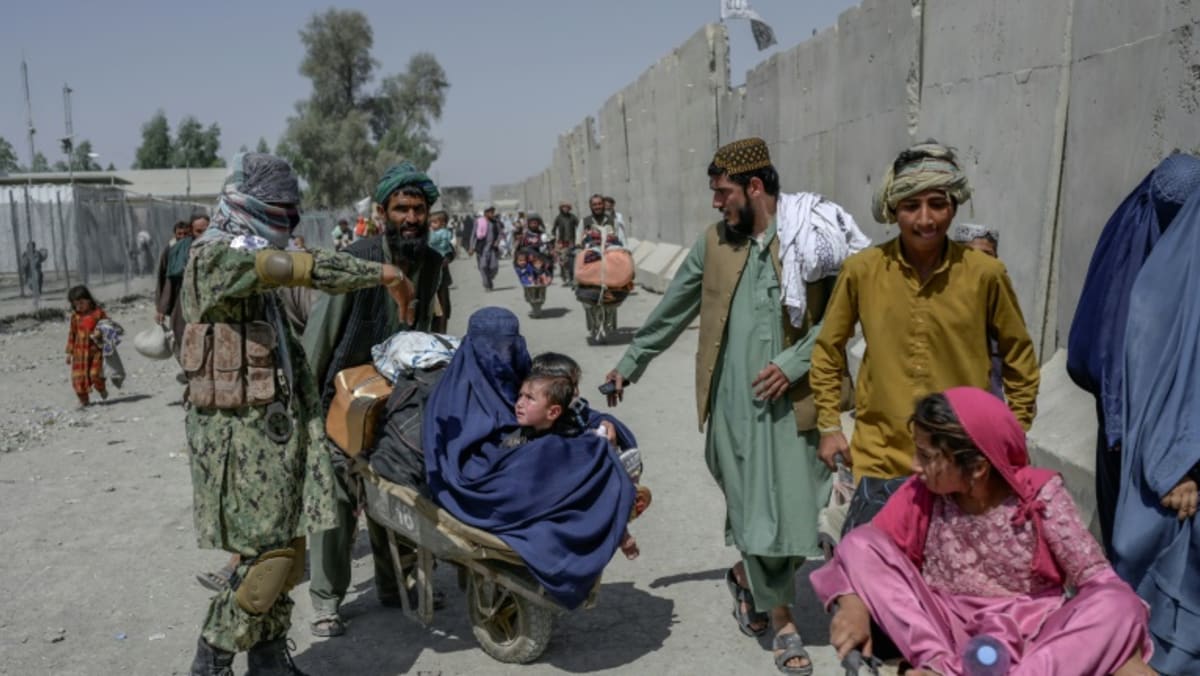 Rusia recibe a los talibanes para conversaciones después de advertir sobre la amenaza del Estado Islámico