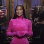 'SNL': Mira a Kim Kardashian asar a toda la familia en el monólogo de apertura