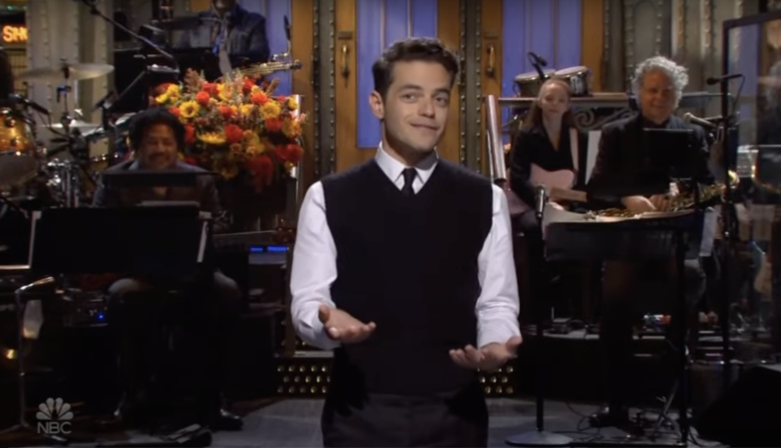 'SNL': Rami Malek abraza al villano en el monólogo de apertura
