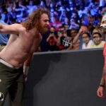 Sami Zayn trollea a Rey Mysterio después de la victoria de WWE SmackDown