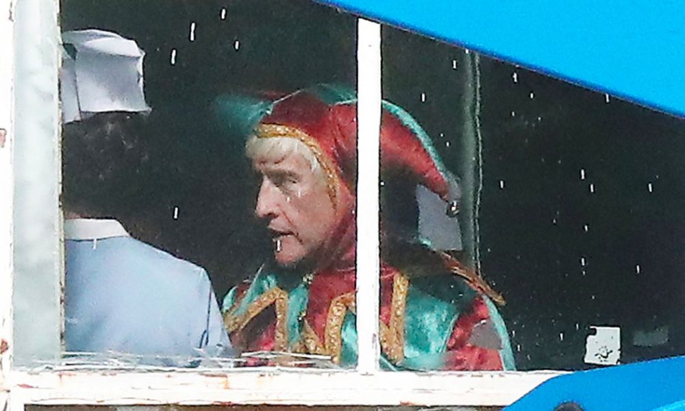 Steve Coogan es visto como Jimmy Savile por primera vez cuando comienza la filmación