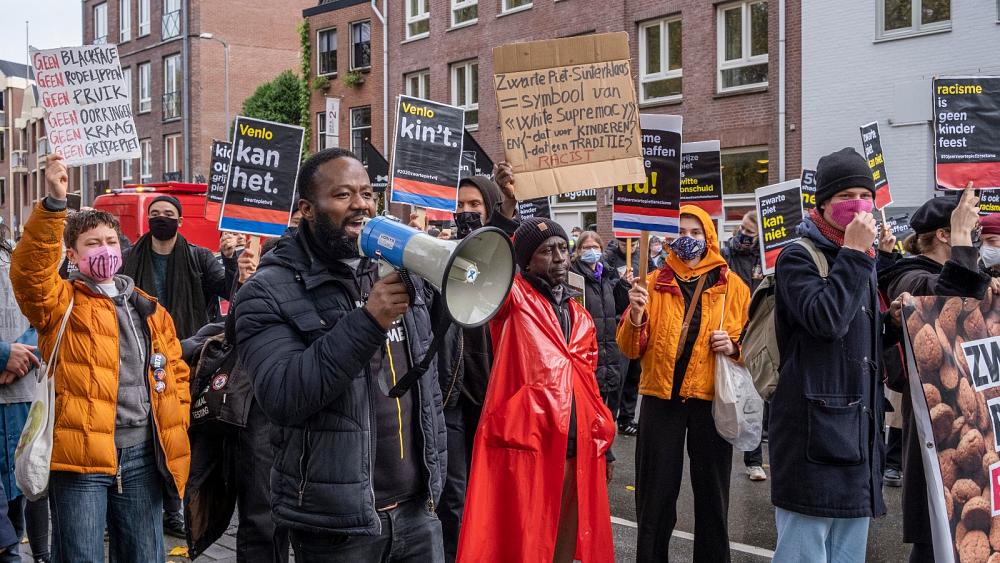 Activistas antirracistas organizan una manifestación contra el 'Black Pete' holandés