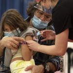 Agentes de policía de Toronto patrullarán cerca de los sitios de vacunación COVID cuando los niños comiencen a recibir inyecciones - Toronto