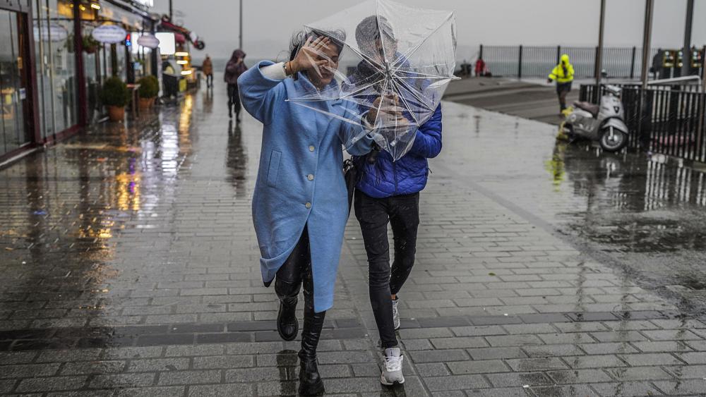 Al menos cuatro personas mueren cuando la tormenta azota Estambul