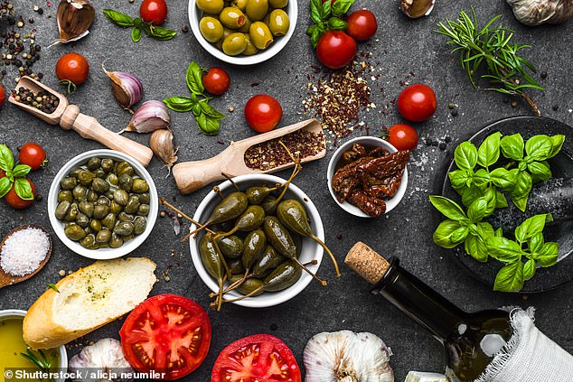 Cambiar de alimentos 'occidentales' cultivados orgánicamente a una dieta mediterránea cultivada convencionalmente puede triplicar la ingesta de pesticidas y debilitar el sistema inmunológico