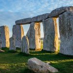 Stonehenge (en la foto) es uno de los monumentos prehistóricos más destacados de Gran Bretaña.